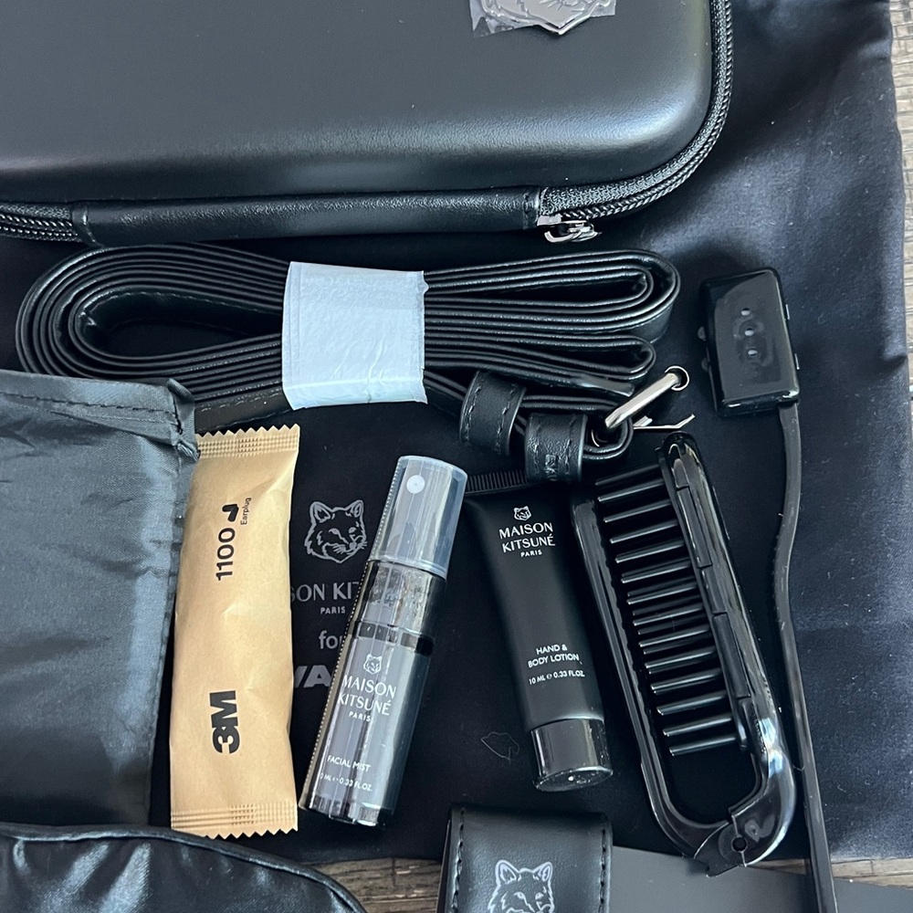 MAISON KITSUNE Black Laptop Amenity Bag - Picture 9 of 11
